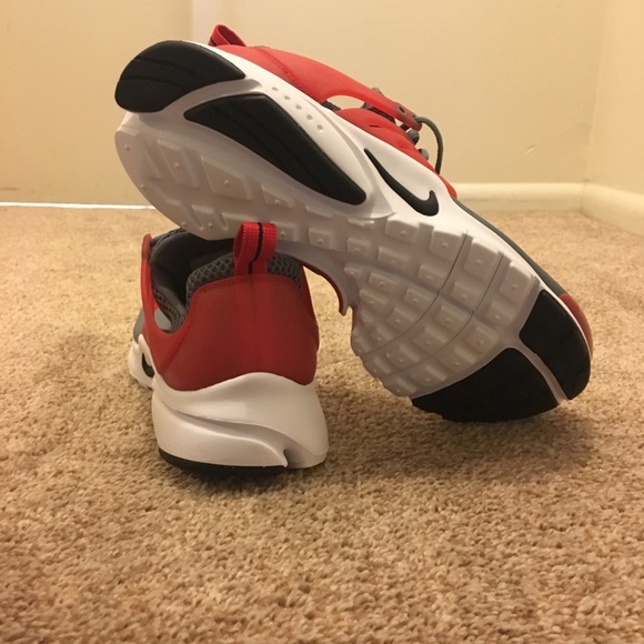 NEW NIKE PRESTO Size 7 - Picture 4 of 6